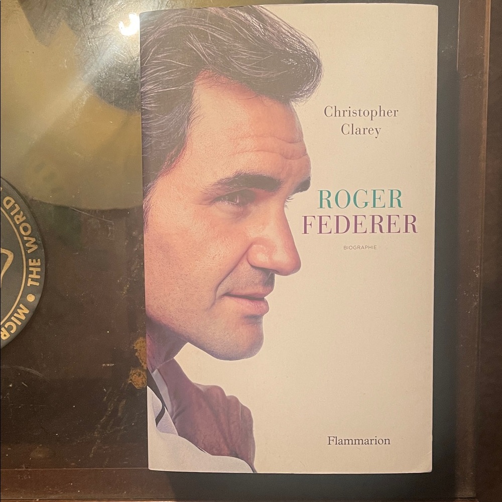 Roger Federer Biography Book by Christopher Clarey ( French language)